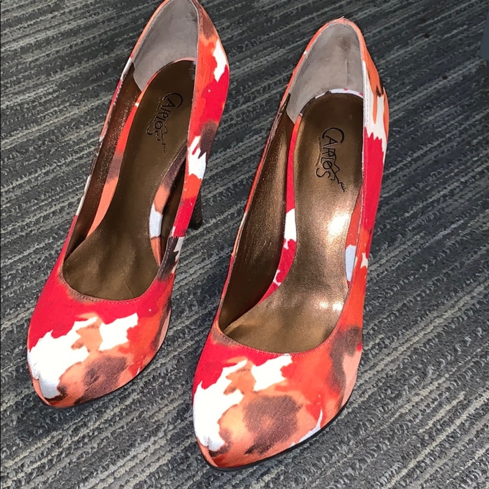 Carlos Santana Floral Pumps
